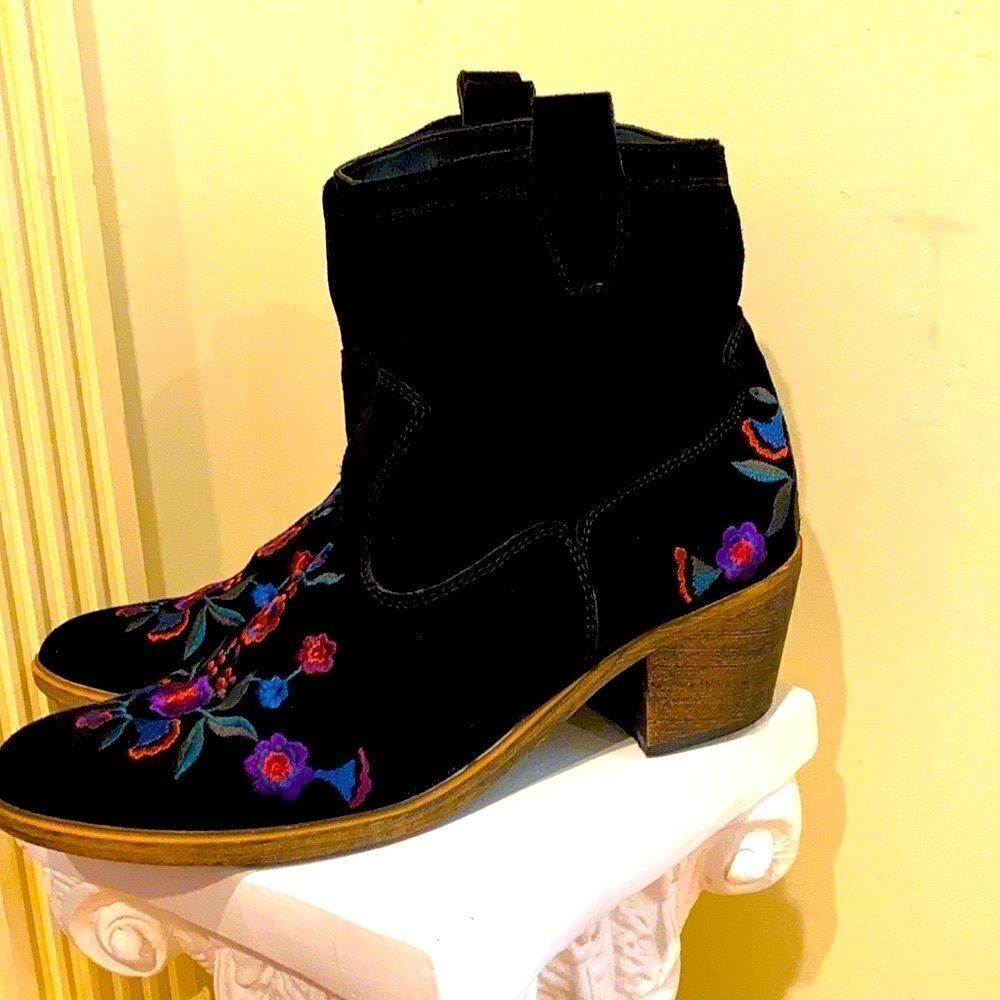 Aldo black suede boots with floral embroidery size 9 - Picture 1 of 7
